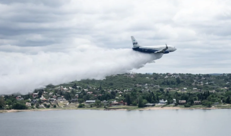 Vuelo rasante sobre el lago San Roque